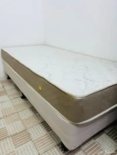 سرير نفر مع مرتبة طبي بحالة الجديد 0