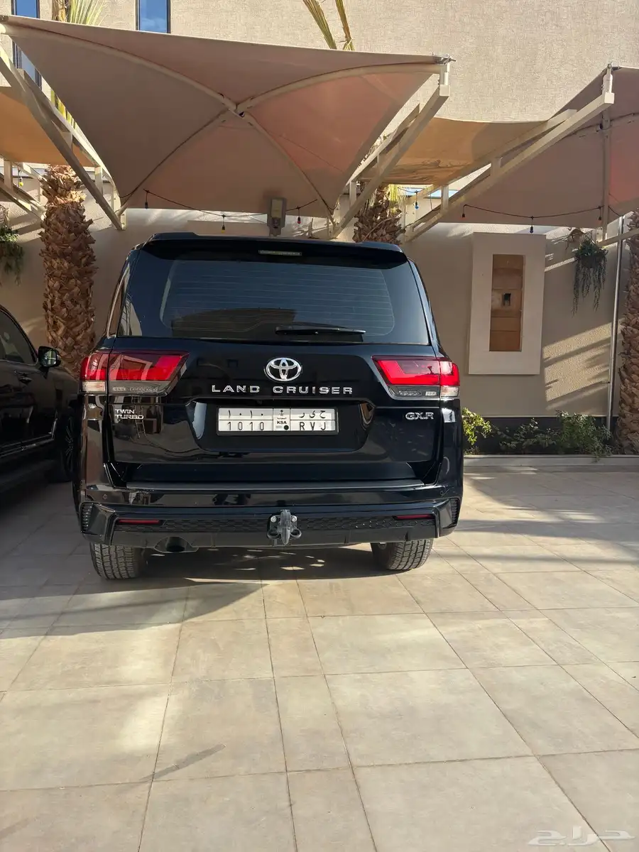 تويوتا جيب لاندكروزر اسود وارد سعودي رقم GXR L4 ممشى 5 الاف 4