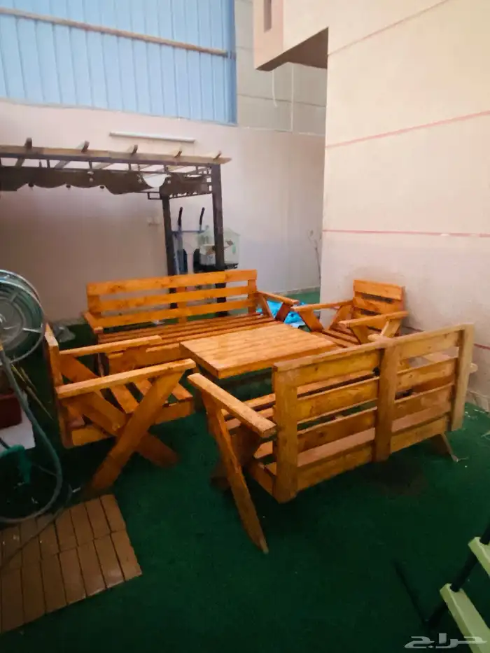 كراسي خاشب شي نضيف بس مستعمل معا مخاد زرقا غامق للبيع 0
