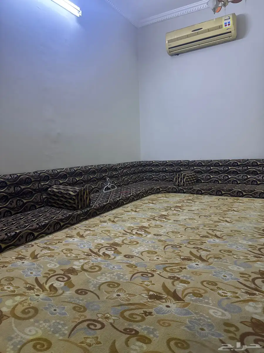 كنب ارضي مع الفرش للبيع 0
