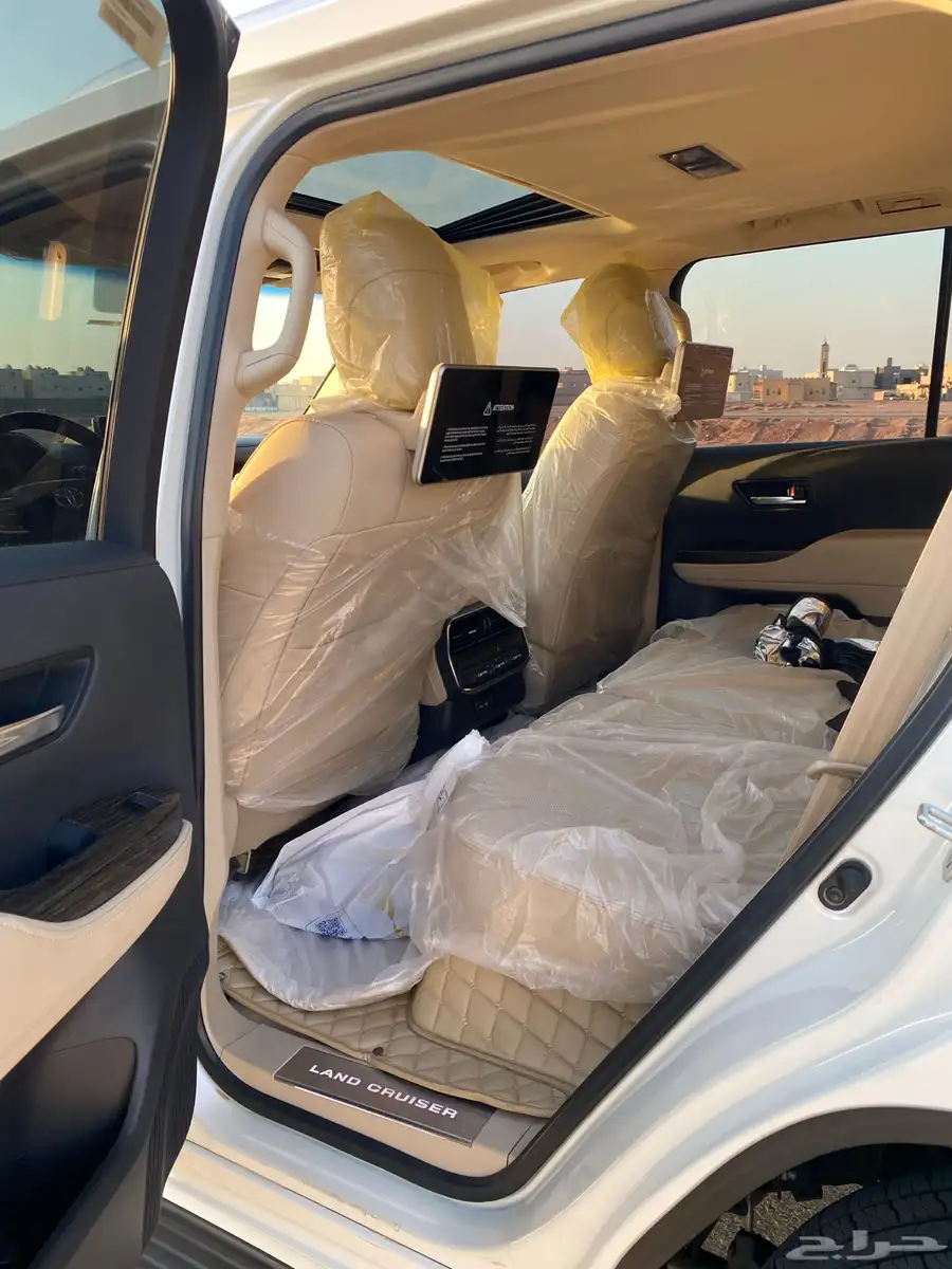 جيب لاند كروزر vxr 2023 20