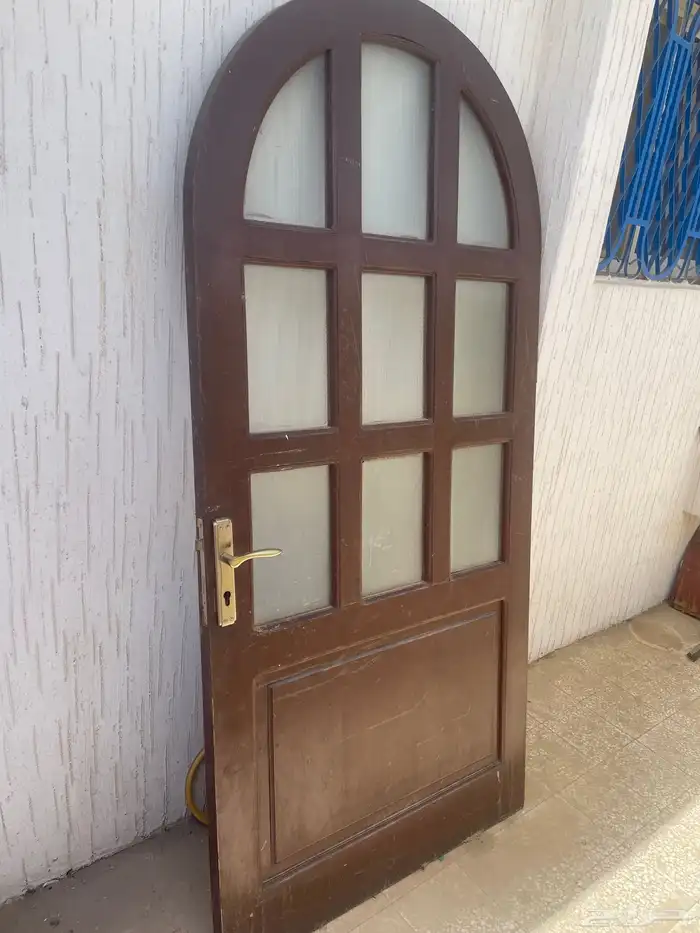 باب خشبي مع قزاز 0