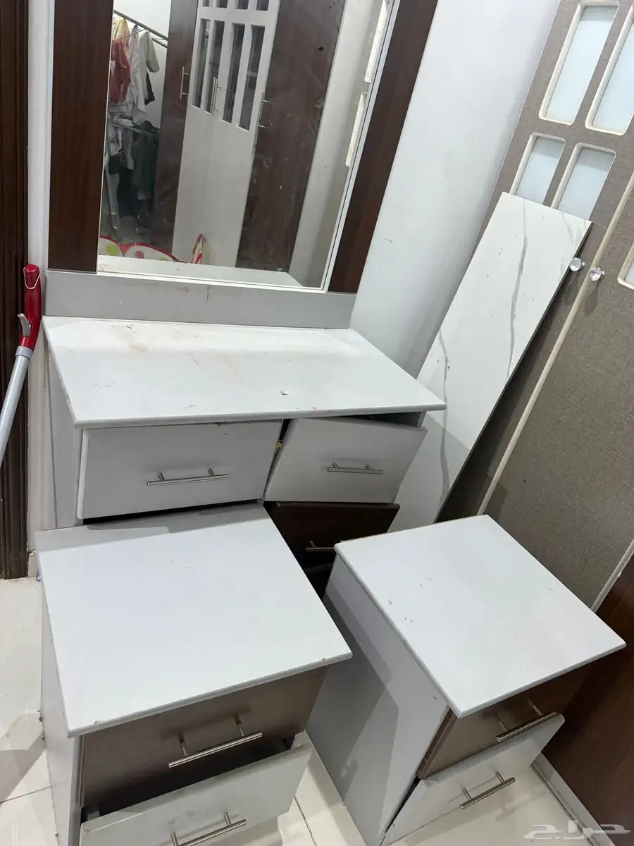 دولاب مطبخ للبيع نظيف مع دولاب تركي وتسريحه و2كمدينو 1