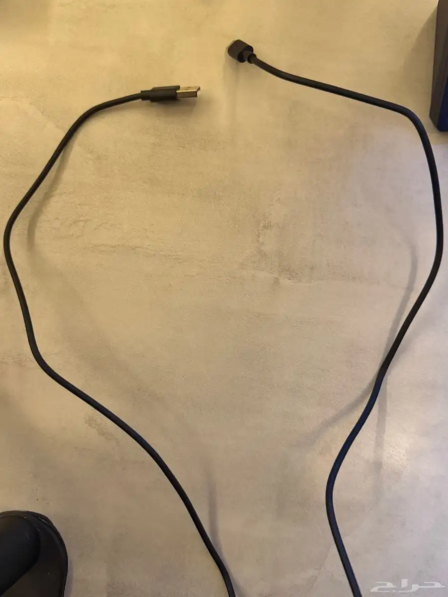 مايك فيفاين مع سماعه IEM للبيع 4