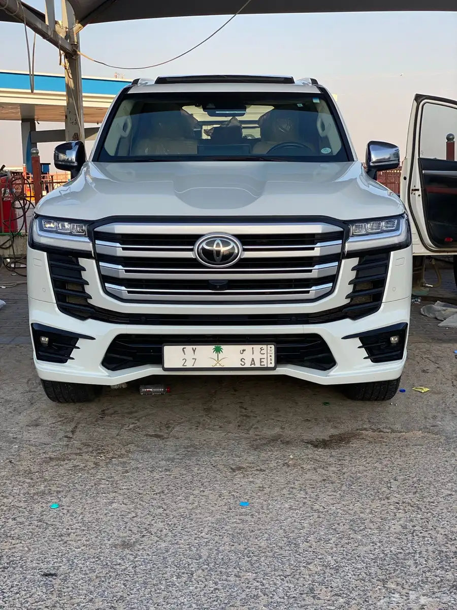 جيب لاند كروزر vxr 2023 0