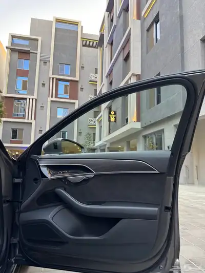 Audi A8 s line 2018 مخزن 23