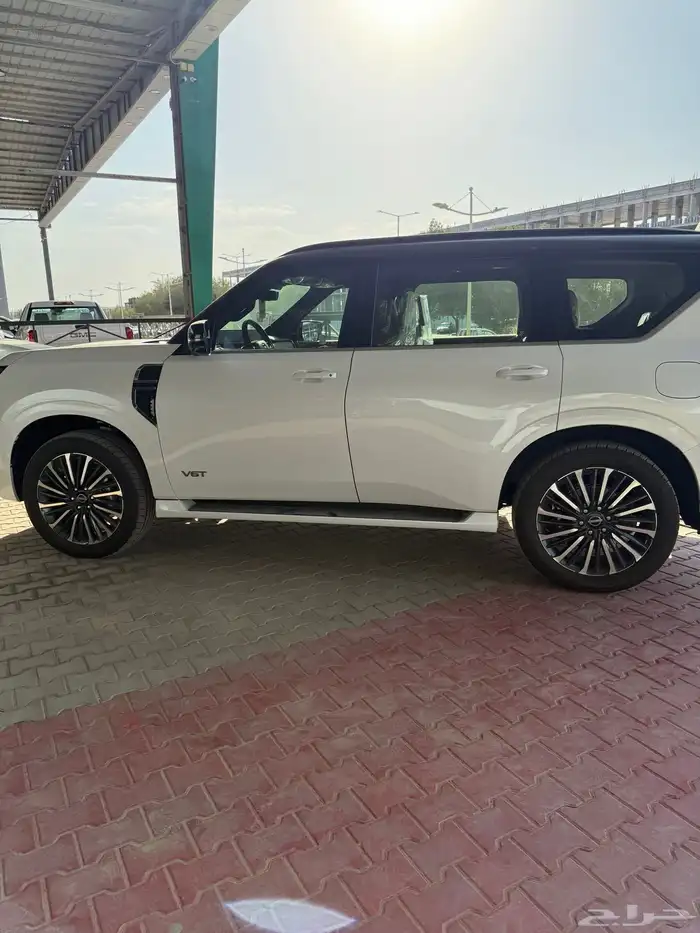 نيسان 2026 ابيض جملي 2