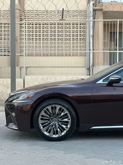 للبيع لكزس LS500h موديل 2020 سعودي 3