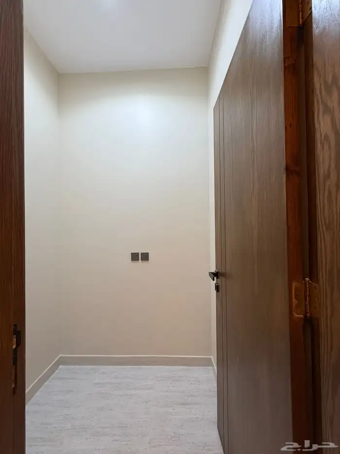 للبيع ادوار ارضيه وشقق علويه بحى الزهور طريق المحاله 45