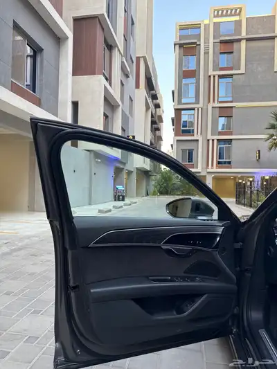 Audi A8 s line 2018 مخزن 22