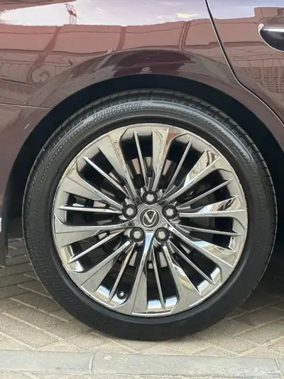 للبيع لكزس LS500h موديل 2020 سعودي 9