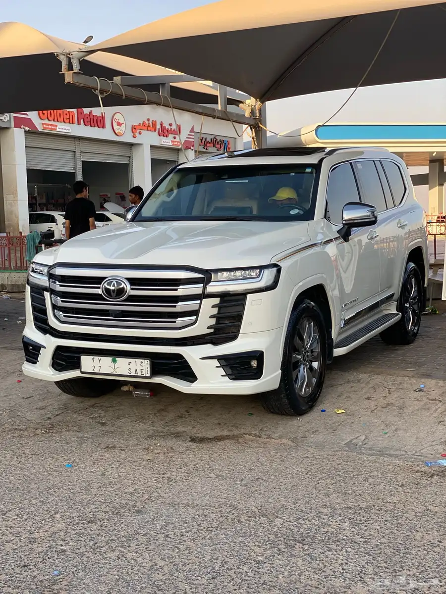 جيب لاند كروزر vxr 2023 5