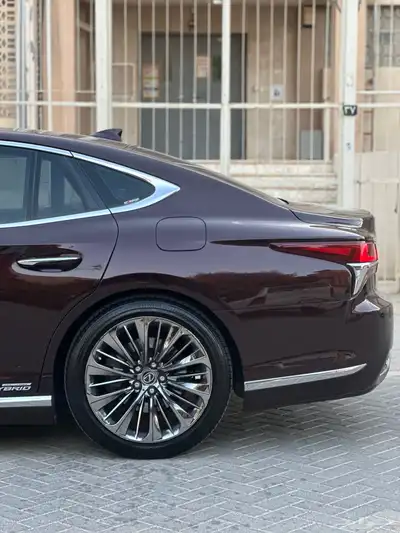 للبيع لكزس LS500h موديل 2020 سعودي 4