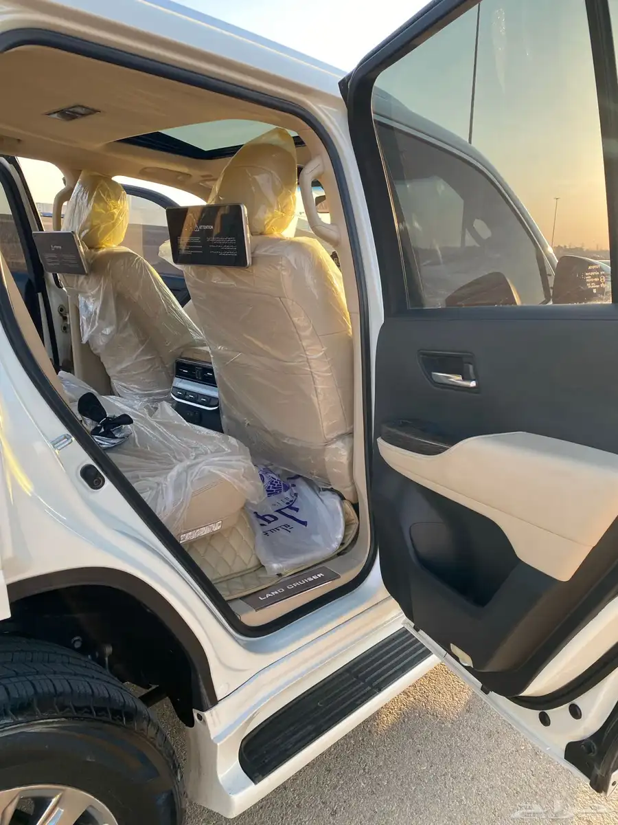 جيب لاند كروزر vxr 2023 22