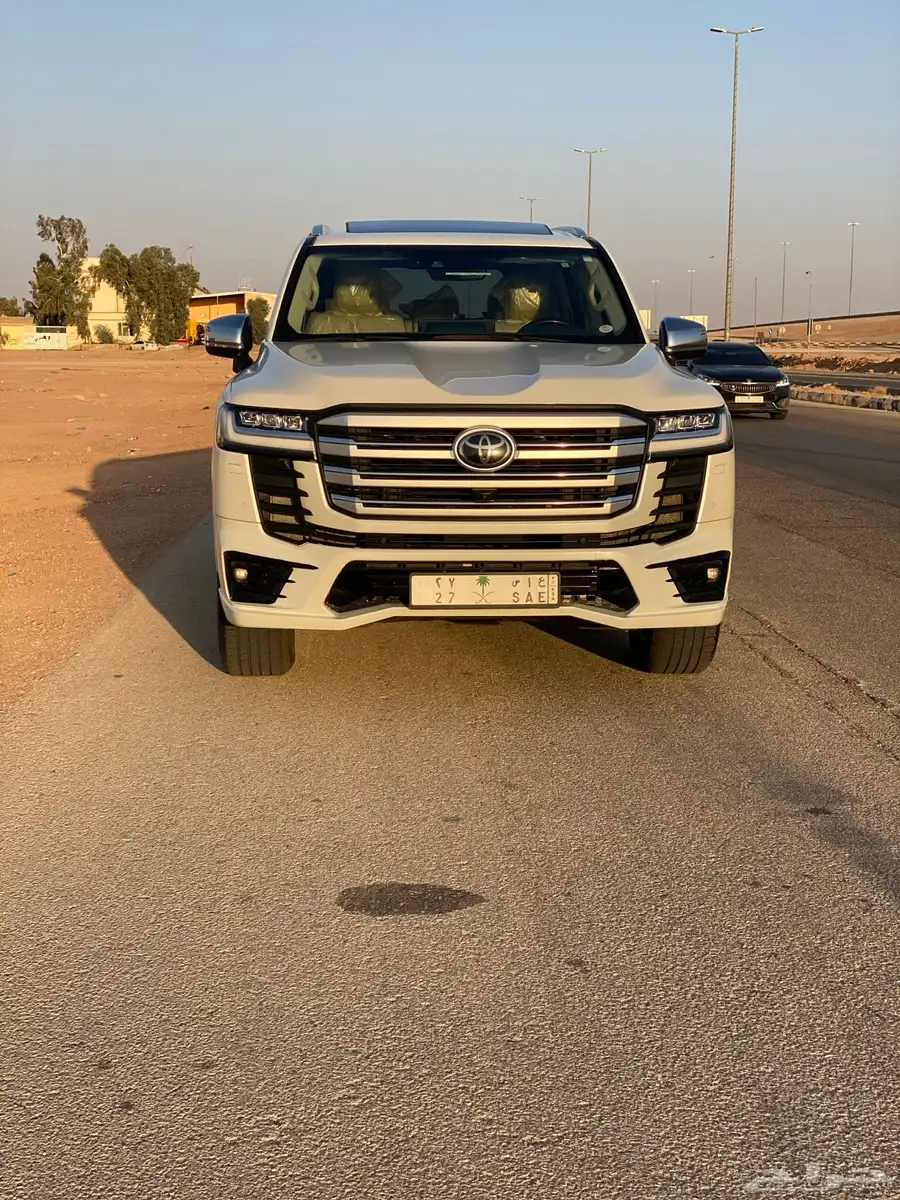 جيب لاند كروزر vxr 2023 14