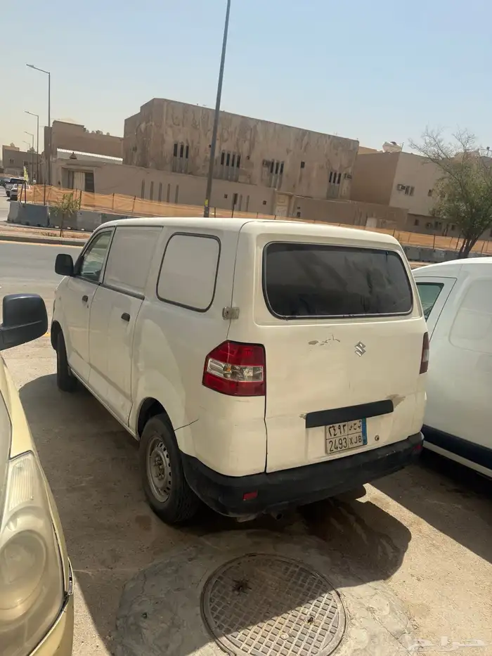 ايجار سيارات صغيره وباصات بضاعه 1