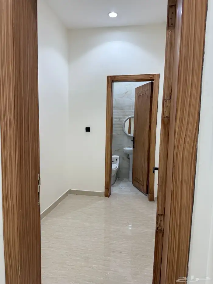 فيلا (درج وصالة) جديدة 320م في حي السعادة للايجار 10