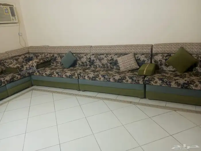كنب مجلس كامل بحاله جيدة له سنه معنا فقط سبب البيع النقل 3