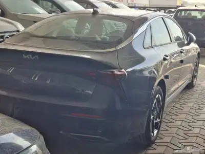 كيا K5 ستاندر مطور 2025 (سقف بانوراما و بدون بانوراما) 3