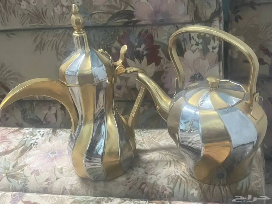 دله و أبريق السيف  .وثلاثه أبربق طقم   ونجر بدون يد 9