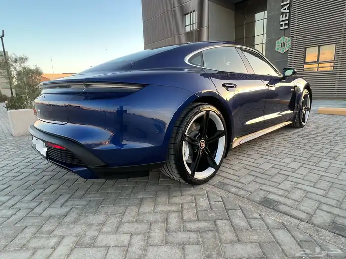 بورش تايكان 2022 2
