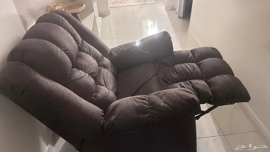جهاز سير جيد جدا. وكرسي كنب مساج شبه جديد استخدام شهر 3