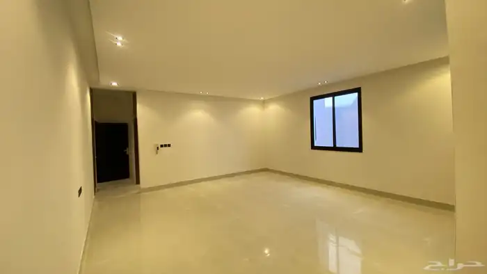 للبيع دور اول مدخل خاص ودرج خاص تصميم جميل 4