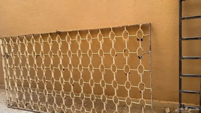 الحديد للبيع. على شرط الوزن. التوصل على رقم 0