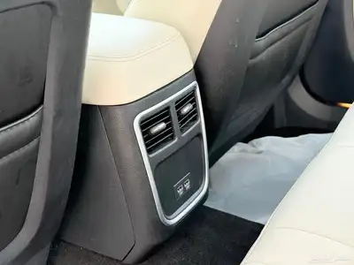 كرايزلر C300 2021 18