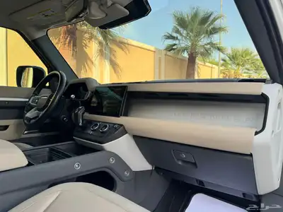 لاندروفر ديفندر موديل 2020 بحاله ممتازه 35