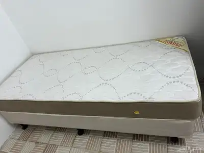 سرير نفر مع مرتبة طبي بحالة الجديد 5