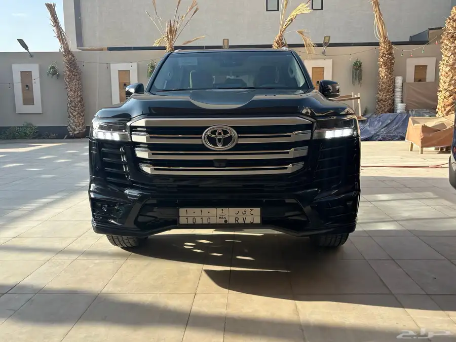 تويوتا جيب لاندكروزر اسود وارد سعودي رقم GXR L4 ممشى 5 الاف 1
