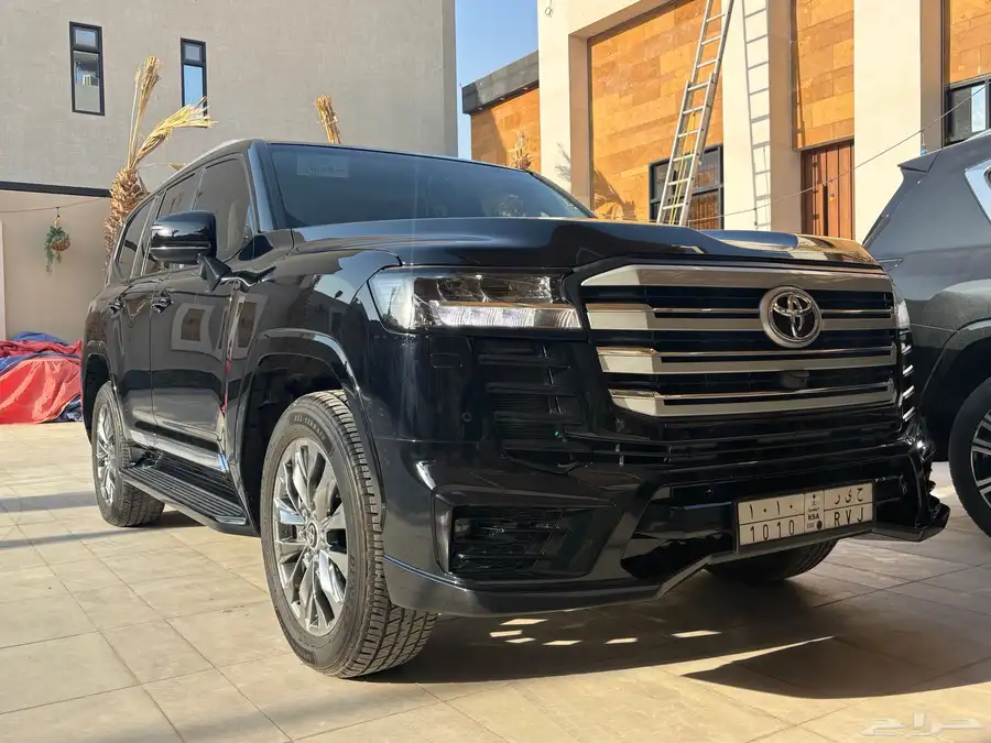 تويوتا جيب لاندكروزر اسود وارد سعودي رقم GXR L4 ممشى 5 الاف 7