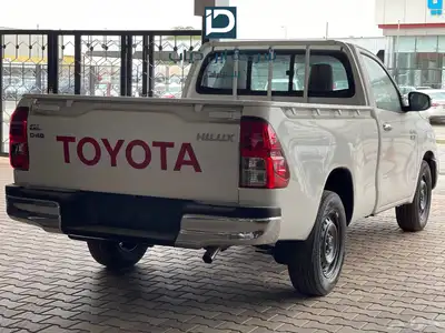 هايلوكس غماره ديزل 2025 لدى شركة ابن ذياب للسيارات 4