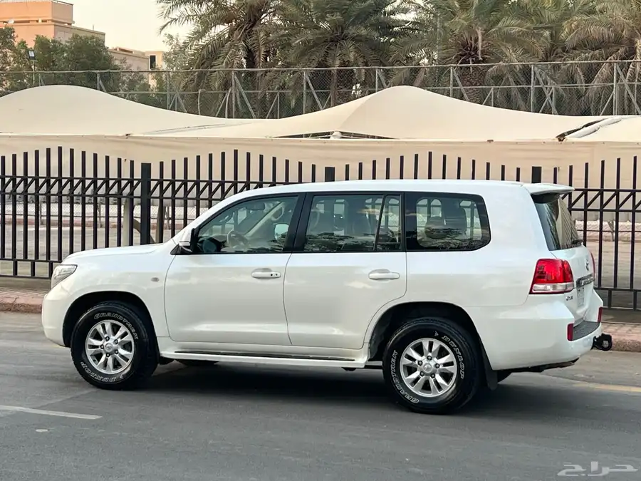 للبيع جيب لاندكروزر ((GXR 2011 نظيف جدا )) 12