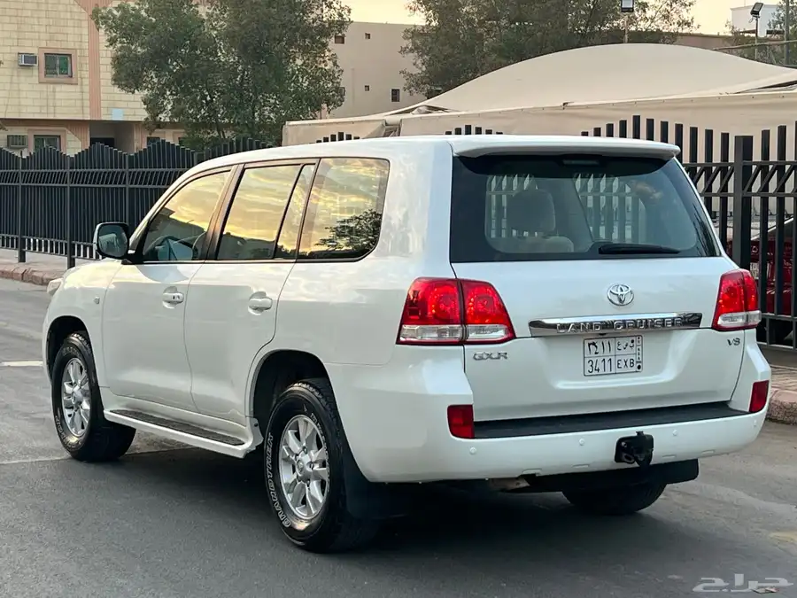 للبيع جيب لاندكروزر ((GXR 2011 نظيف جدا )) 11