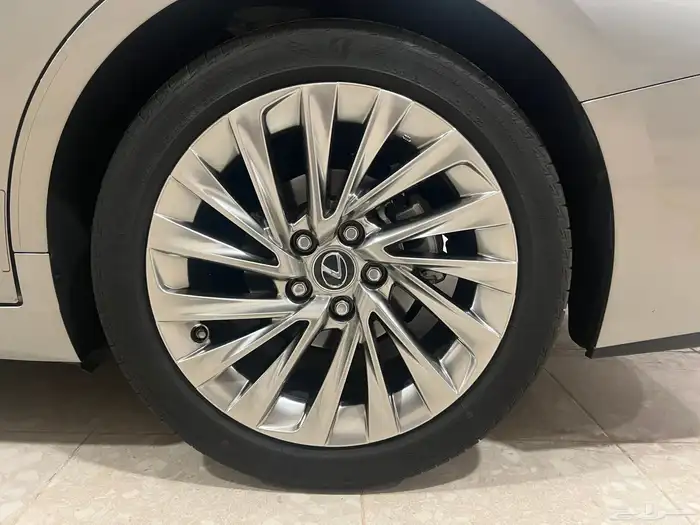 تم البيع لكزس 350 ES بريمي DD أعلى فئة 2023 لون تيتانيوم 93