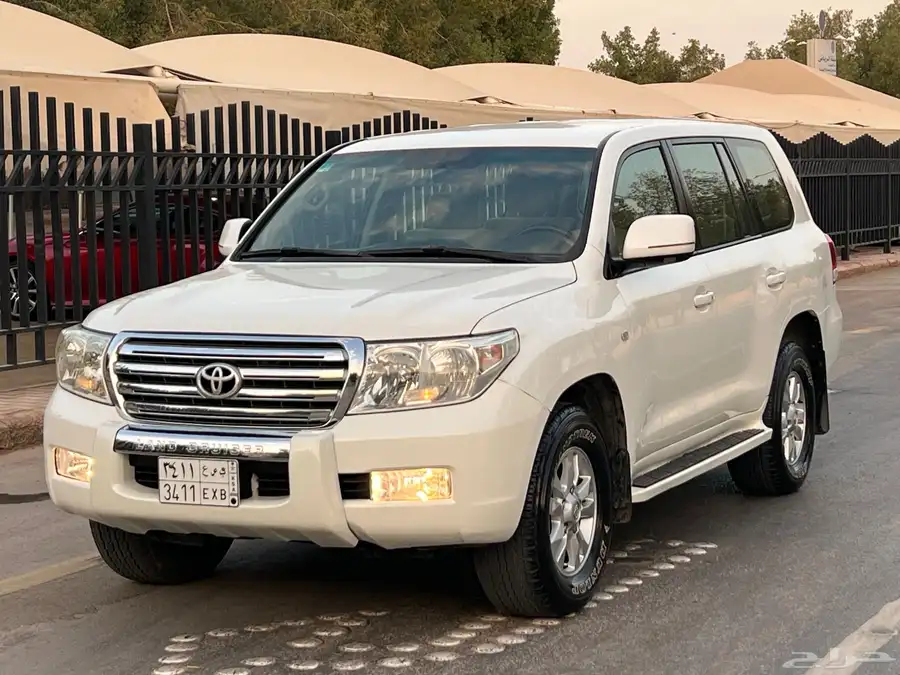 للبيع جيب لاندكروزر ((GXR 2011 نظيف جدا )) 3