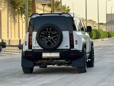 لاندروفر ديفندر موديل 2020 بحاله ممتازه 14