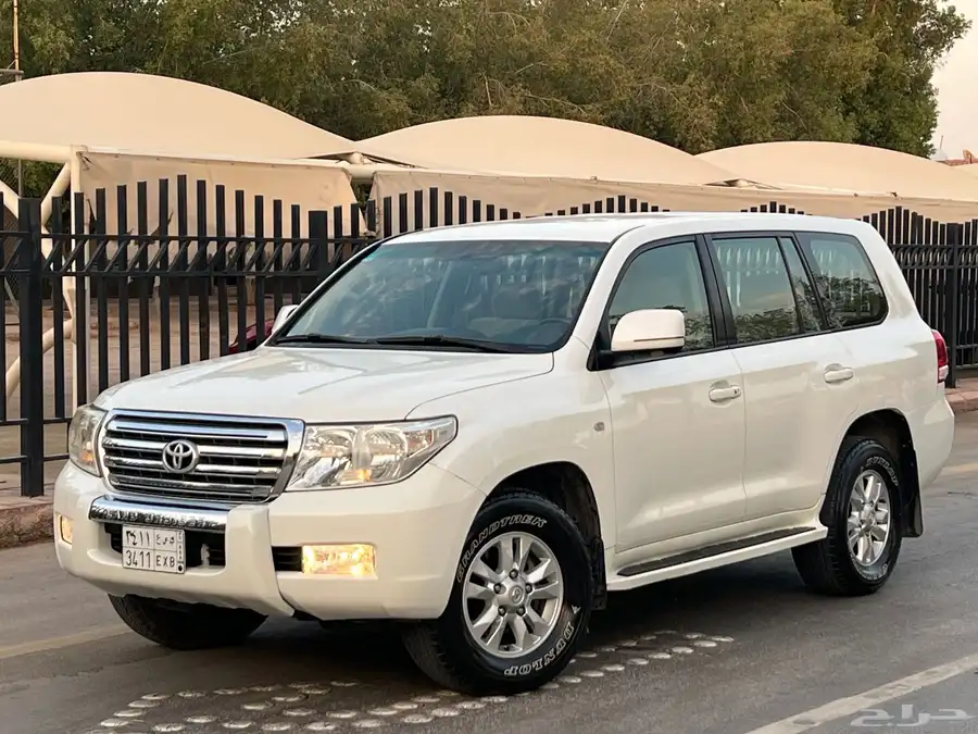 للبيع جيب لاندكروزر ((GXR 2011 نظيف جدا )) 2