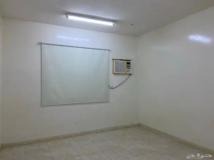 شقة عزاب مكيفة وملحق عوايل 1