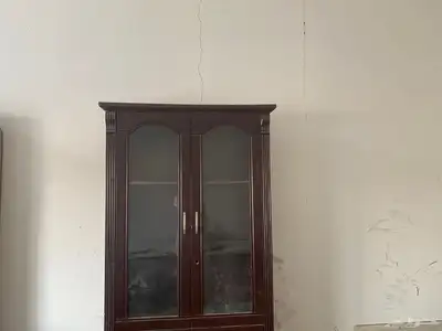 دولاب و طاوله العدد 2 و ثالثه ابواب 2