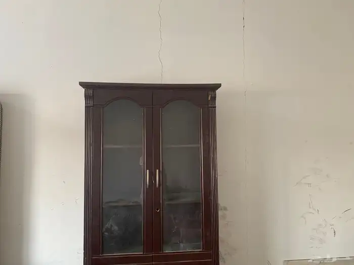 دولاب و طاوله العدد 2 و ثالثه ابواب 2