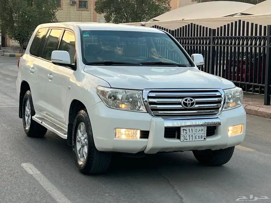 للبيع جيب لاندكروزر ((GXR 2011 نظيف جدا )) 16
