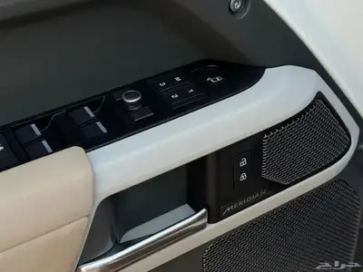 لاندروفر ديفندر موديل 2020 بحاله ممتازه 43