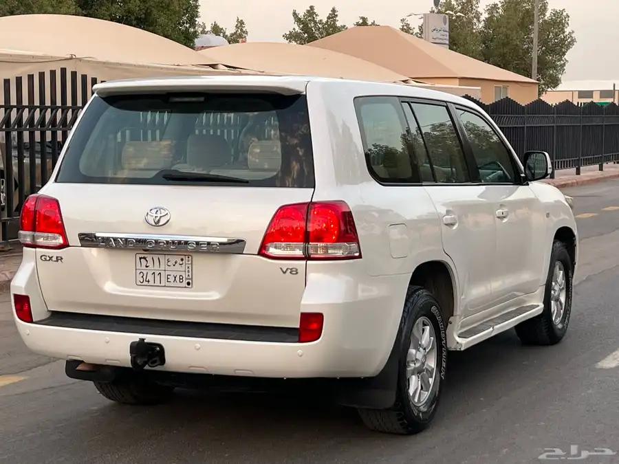 للبيع جيب لاندكروزر ((GXR 2011 نظيف جدا )) 26