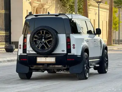 لاندروفر ديفندر موديل 2020 بحاله ممتازه 15