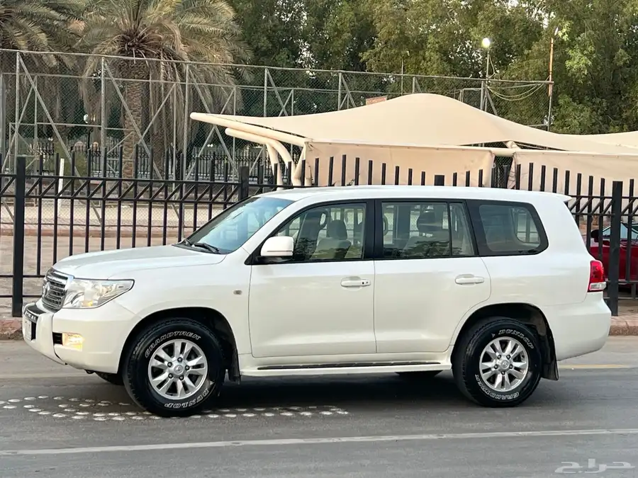 للبيع جيب لاندكروزر ((GXR 2011 نظيف جدا )) 7