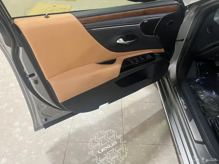 تم البيع لكزس 350 ES بريمي DD أعلى فئة 2023 لون تيتانيوم 42