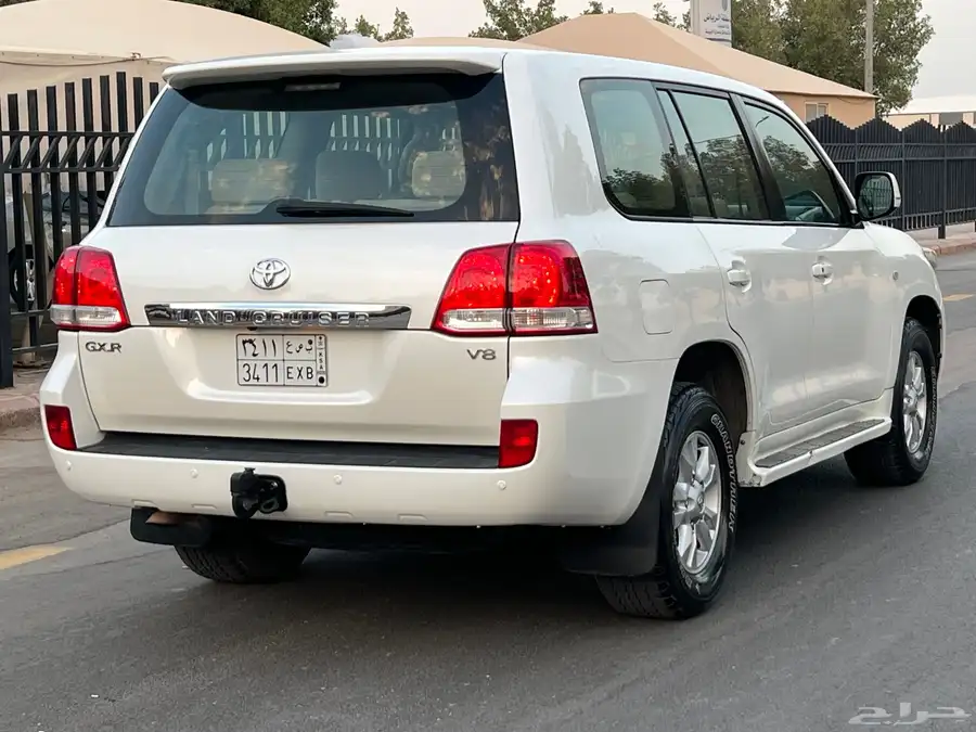 للبيع جيب لاندكروزر ((GXR 2011 نظيف جدا )) 25